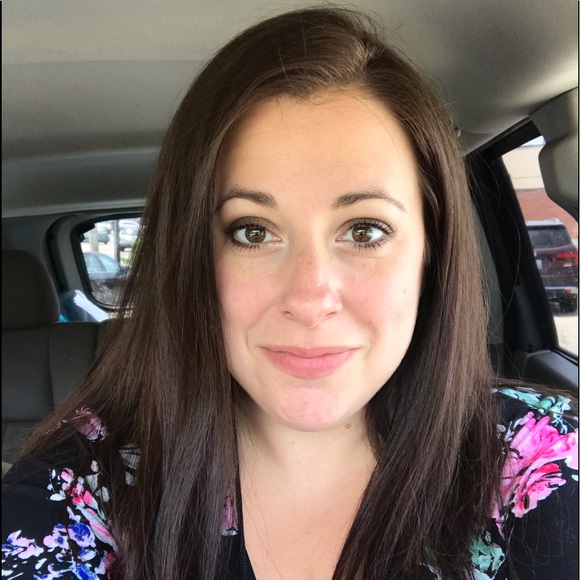 Meet your Posher, Danielle - Picture 1 of 1